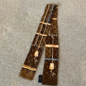 🎉FLASH SALE🎉Louis Vuitton Scarf Twilly